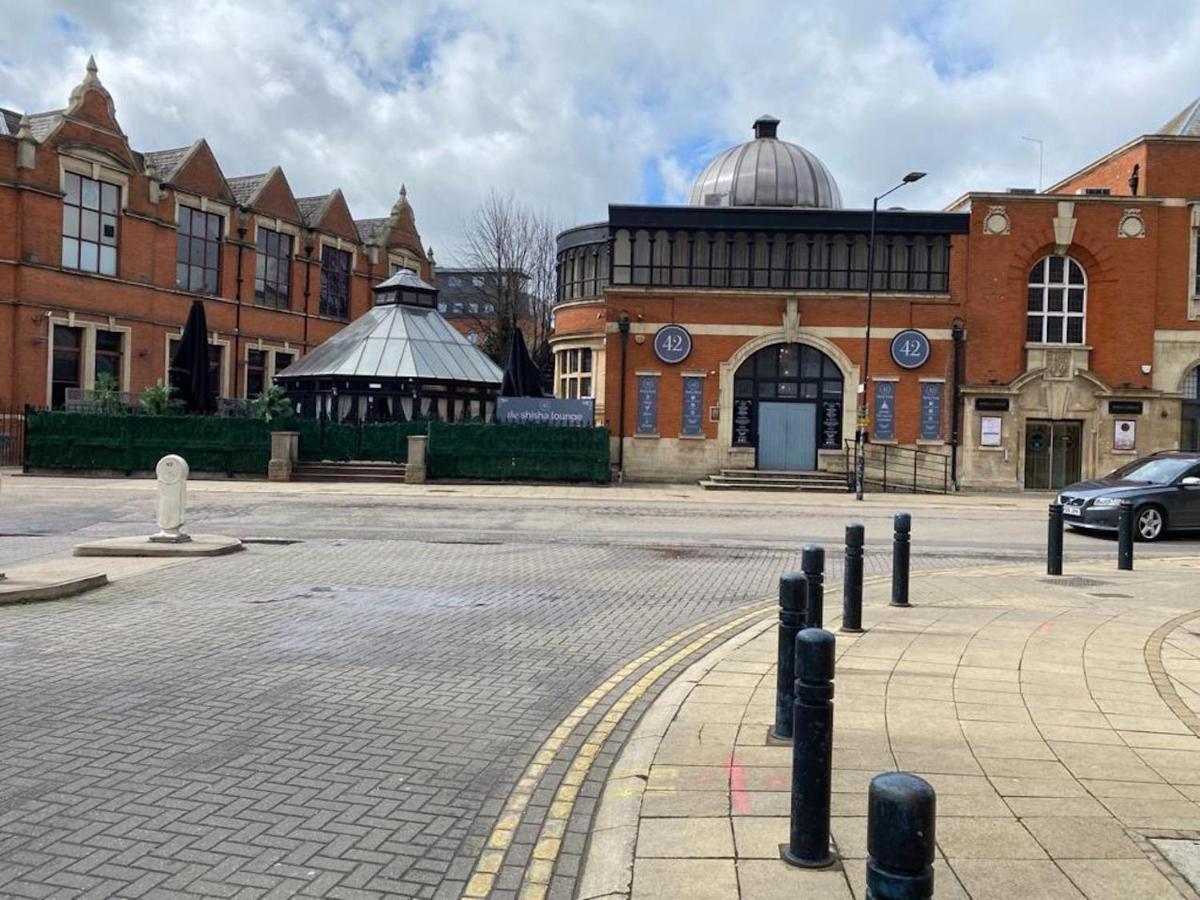 Central Newly Built 2 Bed Duplex Penthouse With Free On-Site Gated Parking, Lift Access, Self Check-In, Super Fast Wifi, Two Cathedral View Terraces & Sleeps 6 Peterborough Luaran gambar